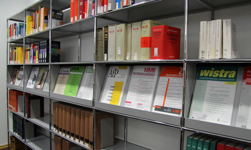 boehm_anwaltskanzlei_Bibliothek_01